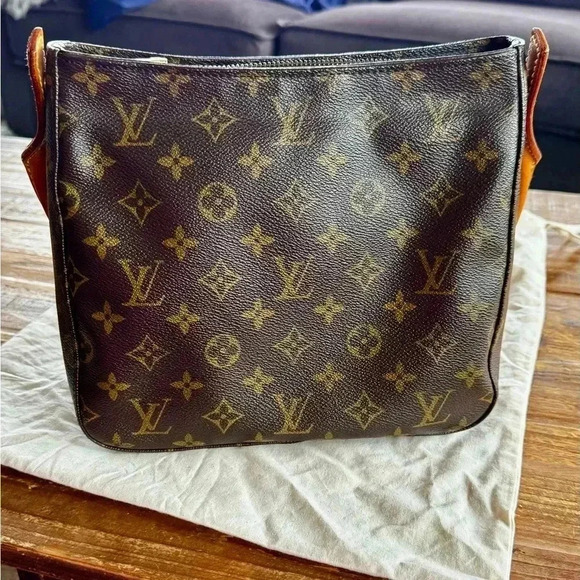 Authentic Louis Vuitton Looping MM Monogram Shoulder Bag - Picture 9 of 14